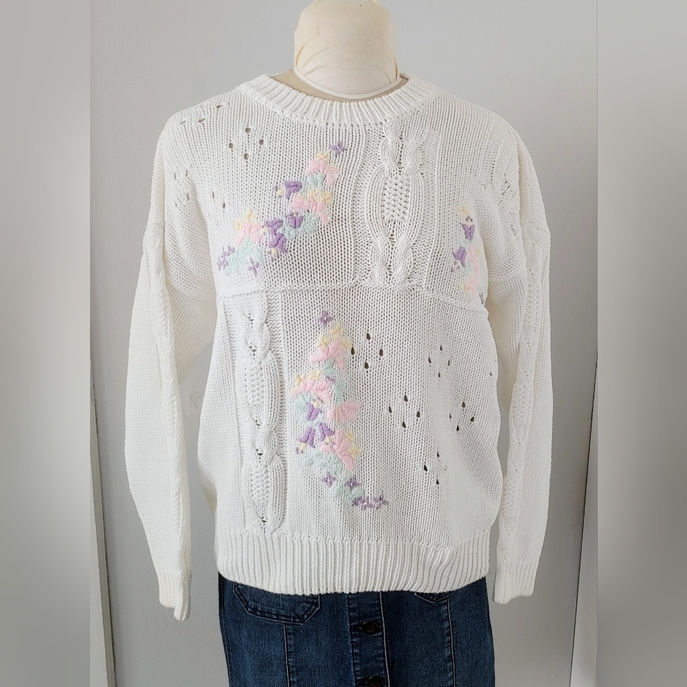 Vintage 1980's Cotton Sweater With Floral Embroidery Detail | Size M